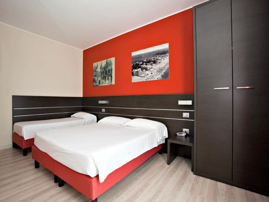 Hotel Vienna Lido di Jesolo Buitenkant foto