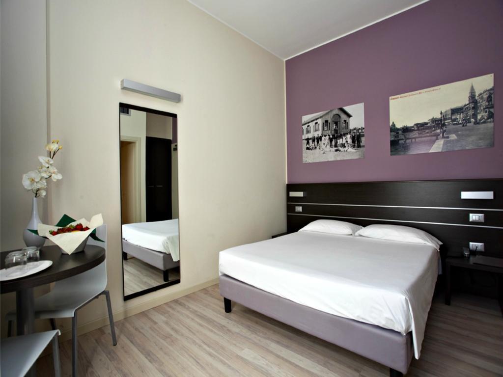 Hotel Vienna Lido di Jesolo Buitenkant foto