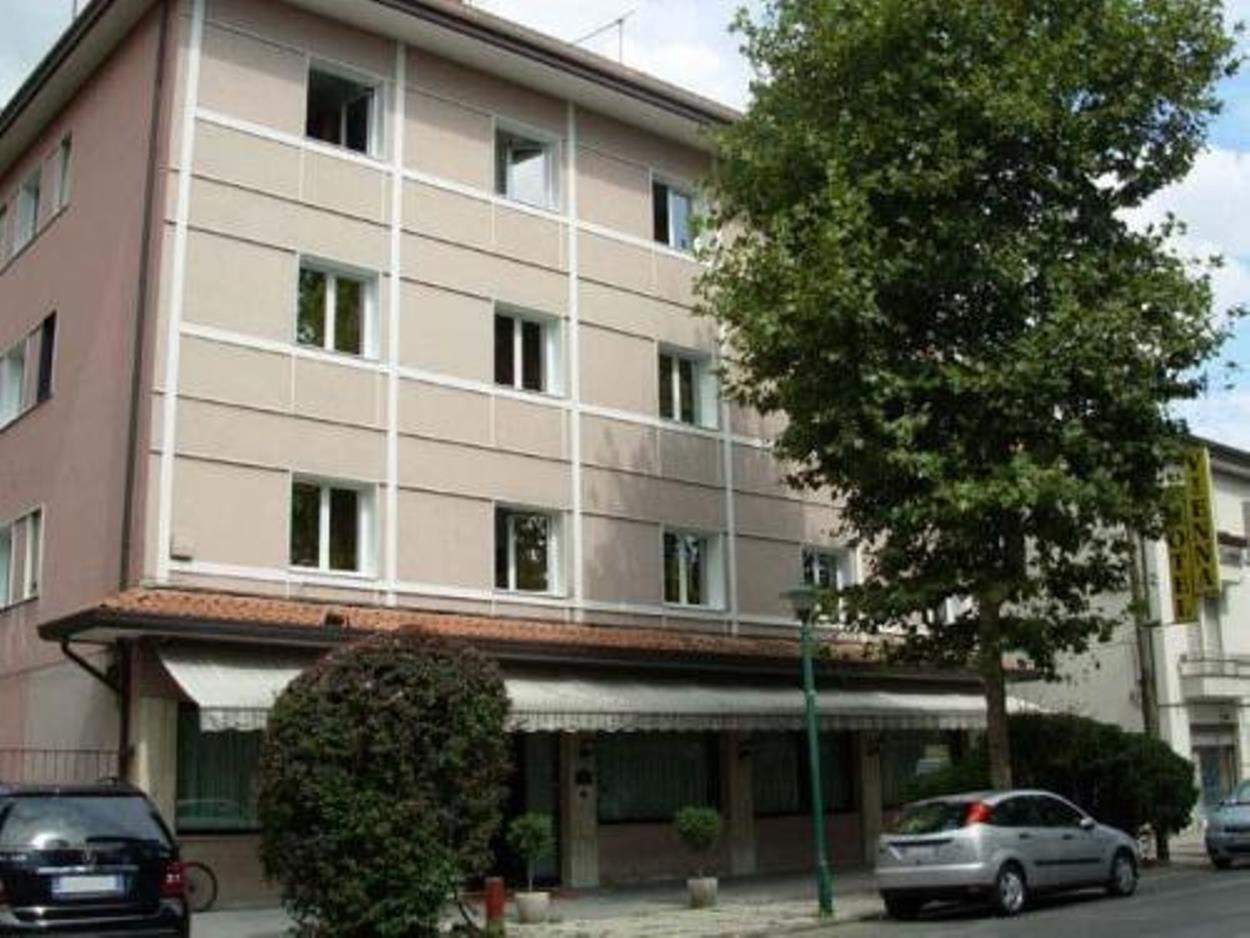 Hotel Vienna Lido di Jesolo Buitenkant foto