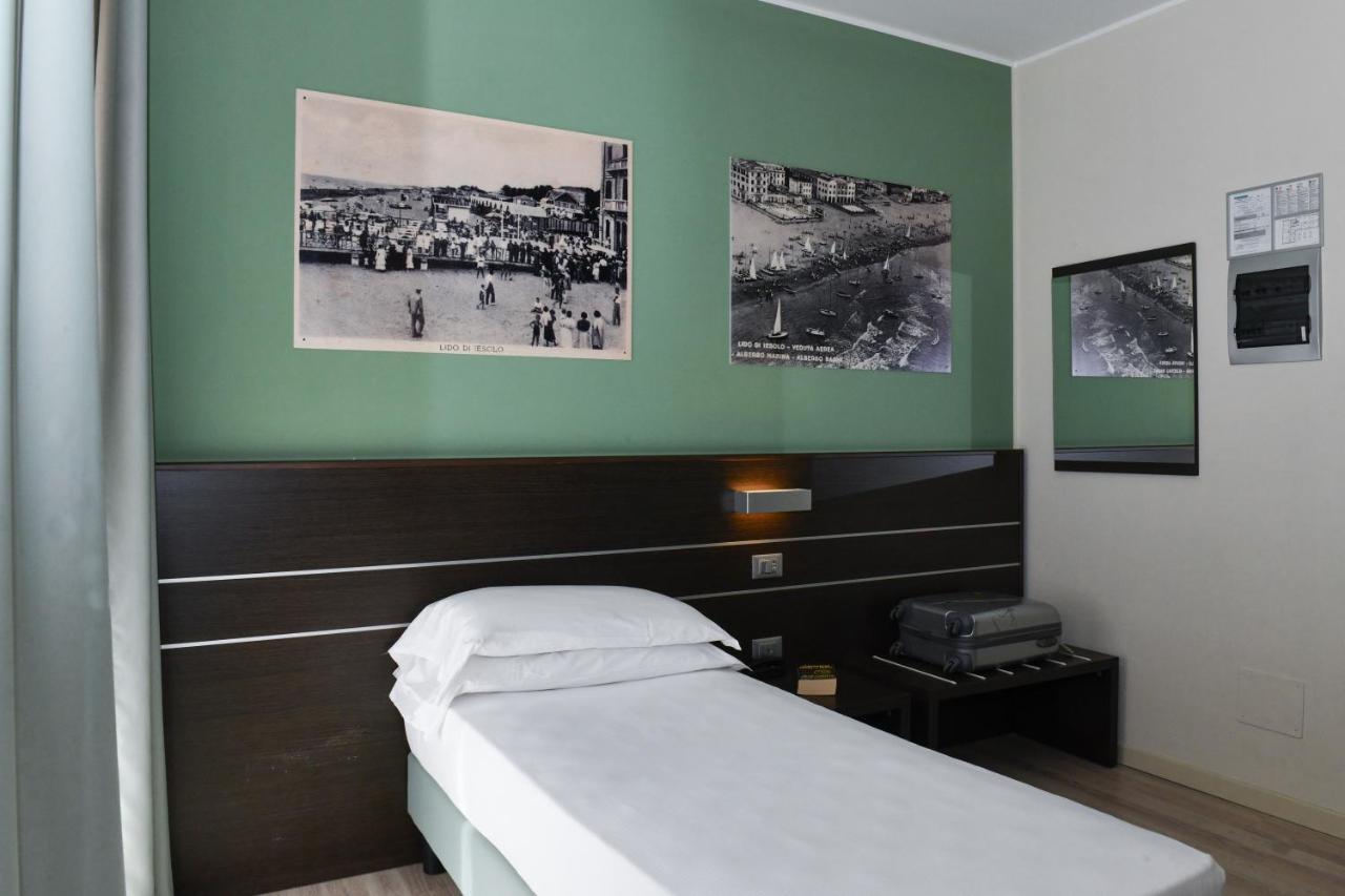 Hotel Vienna Lido di Jesolo Buitenkant foto