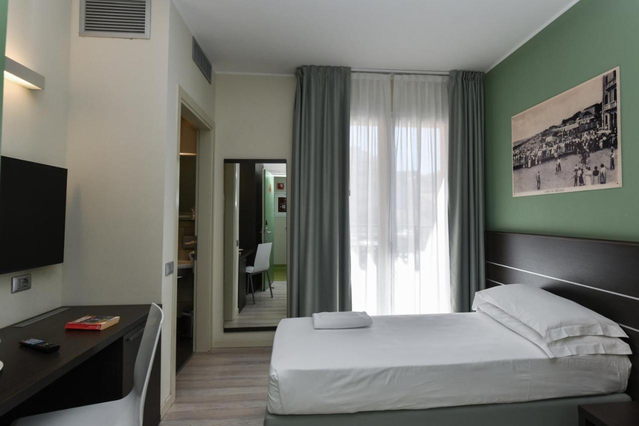 Hotel Vienna Lido di Jesolo Buitenkant foto