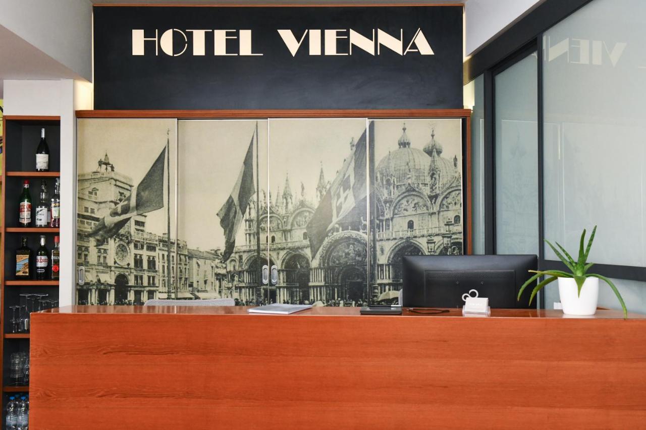 Hotel Vienna Lido di Jesolo Buitenkant foto