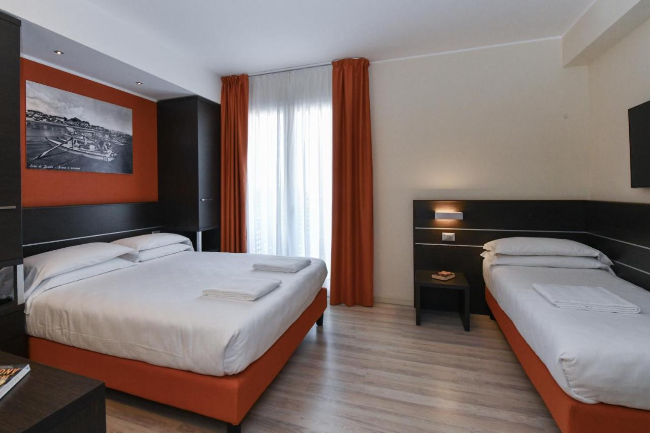 Hotel Vienna Lido di Jesolo Buitenkant foto