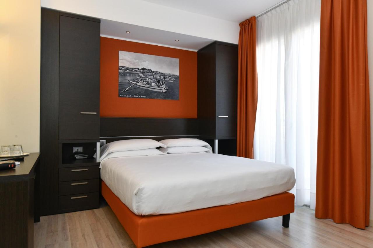 Hotel Vienna Lido di Jesolo Buitenkant foto