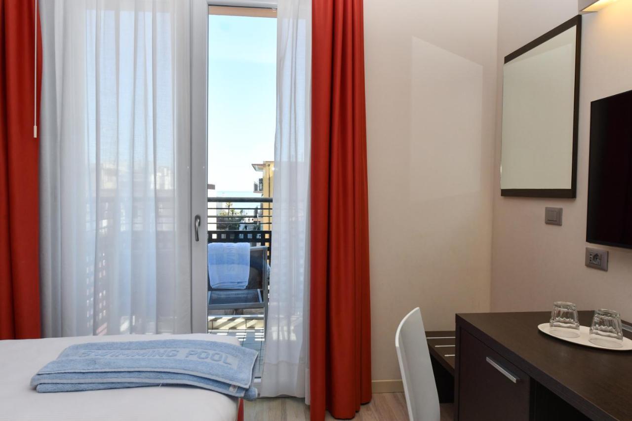 Hotel Vienna Lido di Jesolo Buitenkant foto