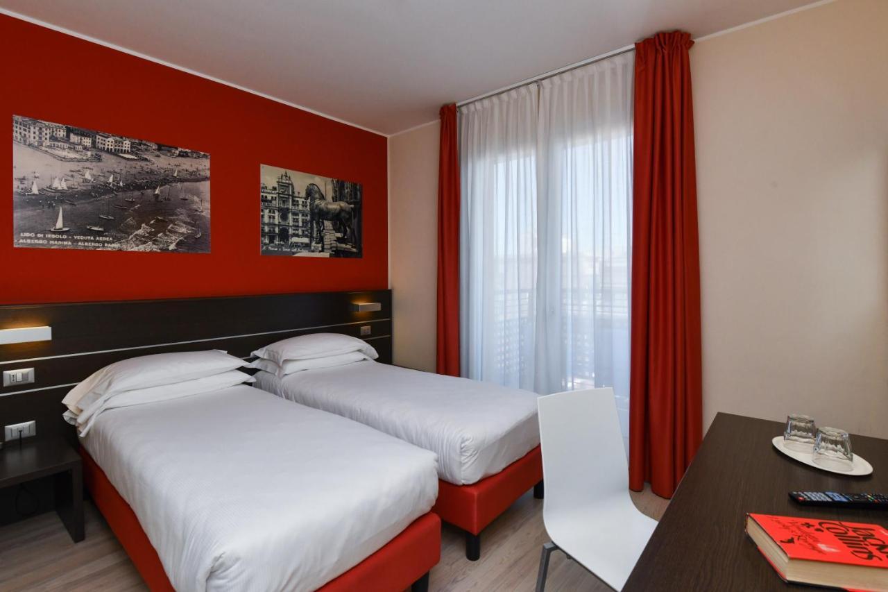 Hotel Vienna Lido di Jesolo Buitenkant foto
