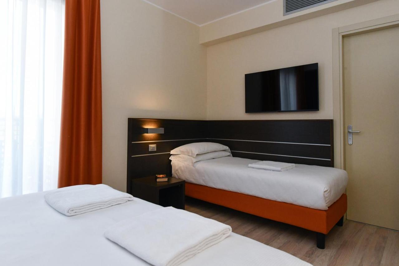 Hotel Vienna Lido di Jesolo Buitenkant foto