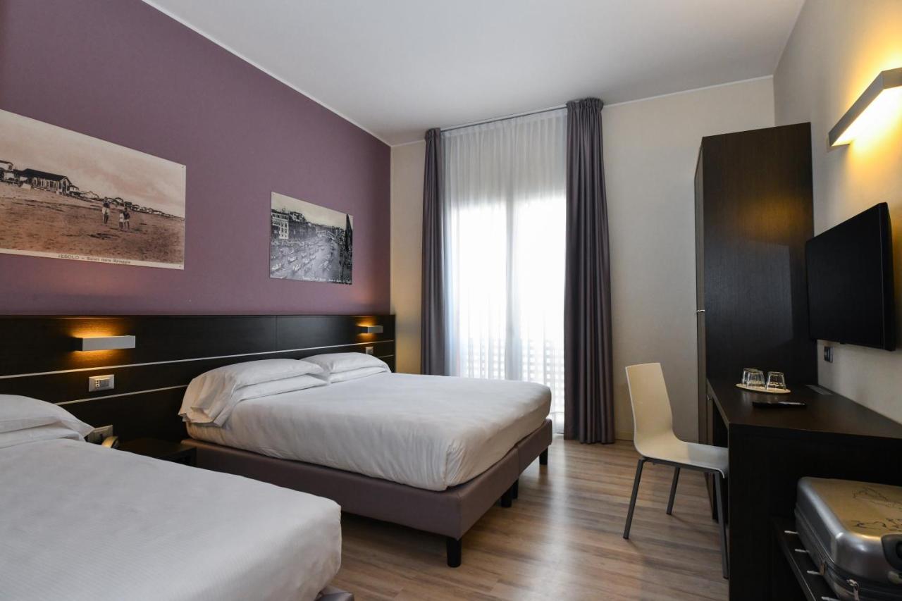 Hotel Vienna Lido di Jesolo Buitenkant foto