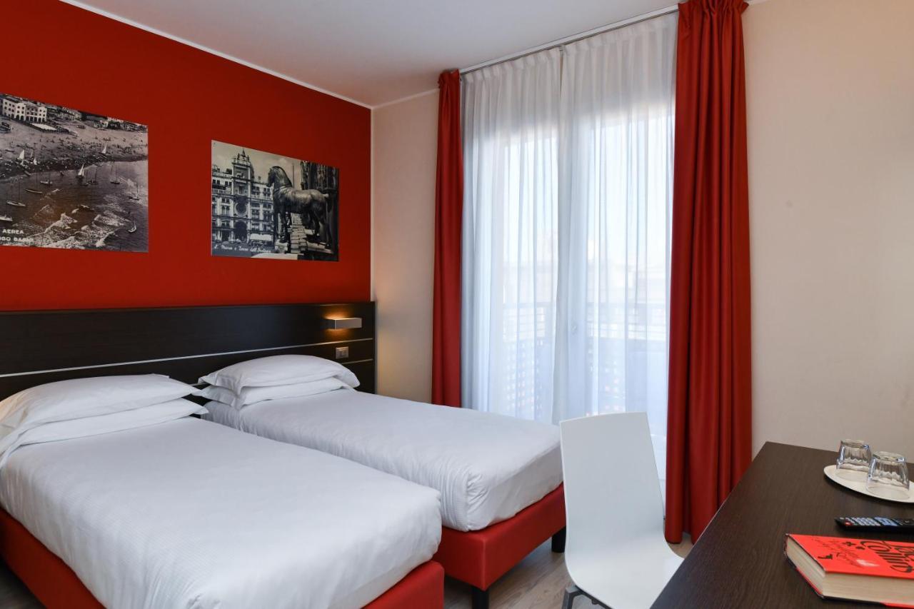 Hotel Vienna Lido di Jesolo Buitenkant foto