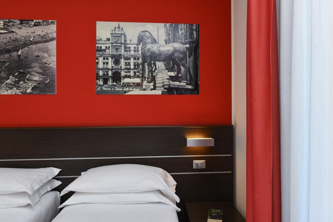 Hotel Vienna Lido di Jesolo Buitenkant foto