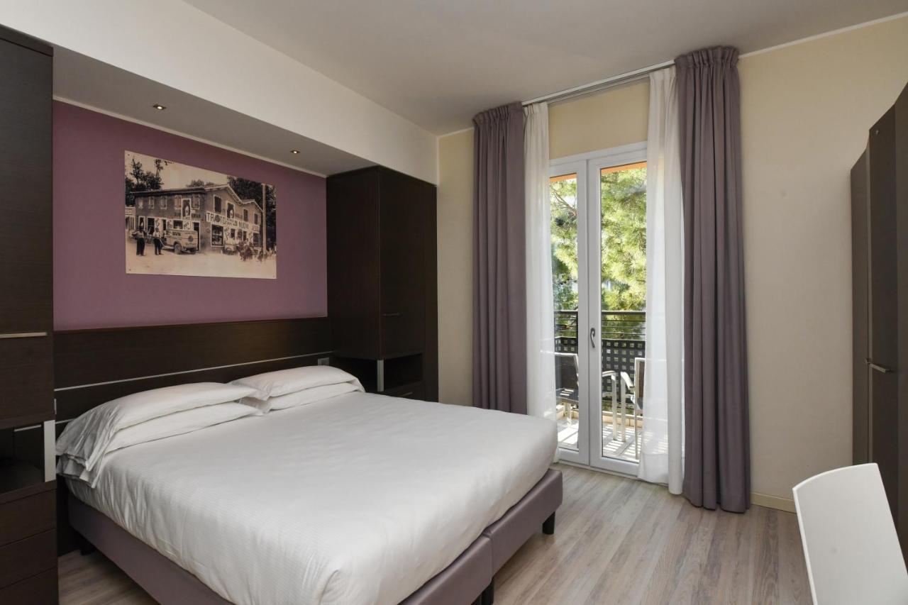 Hotel Vienna Lido di Jesolo Buitenkant foto