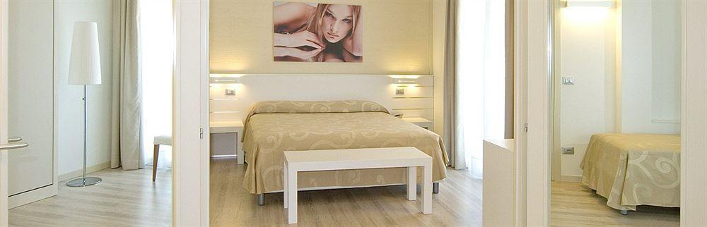 Hotel Vienna Lido di Jesolo Buitenkant foto