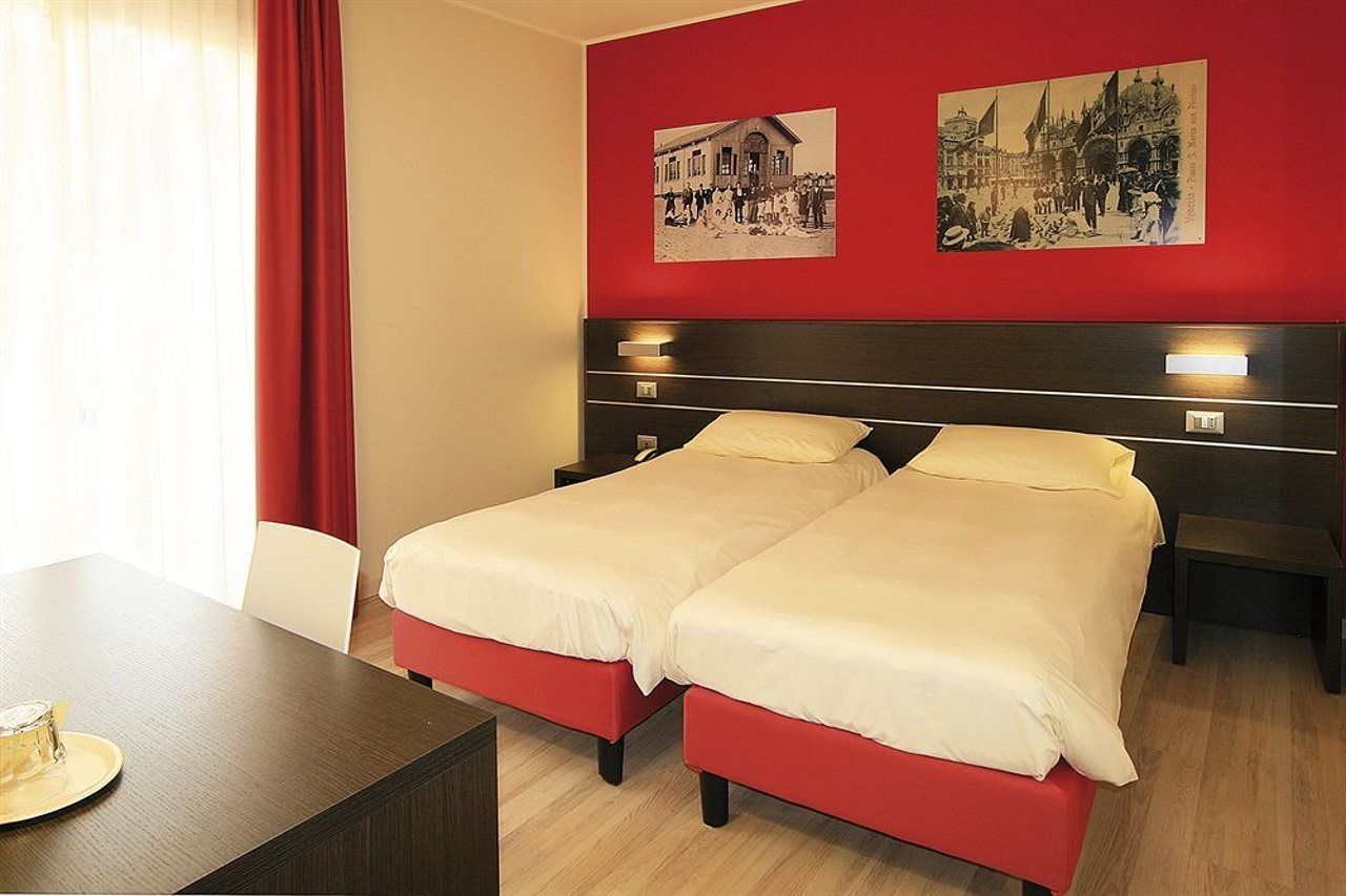Hotel Vienna Lido di Jesolo Buitenkant foto