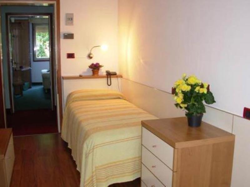 Hotel Vienna Lido di Jesolo Buitenkant foto