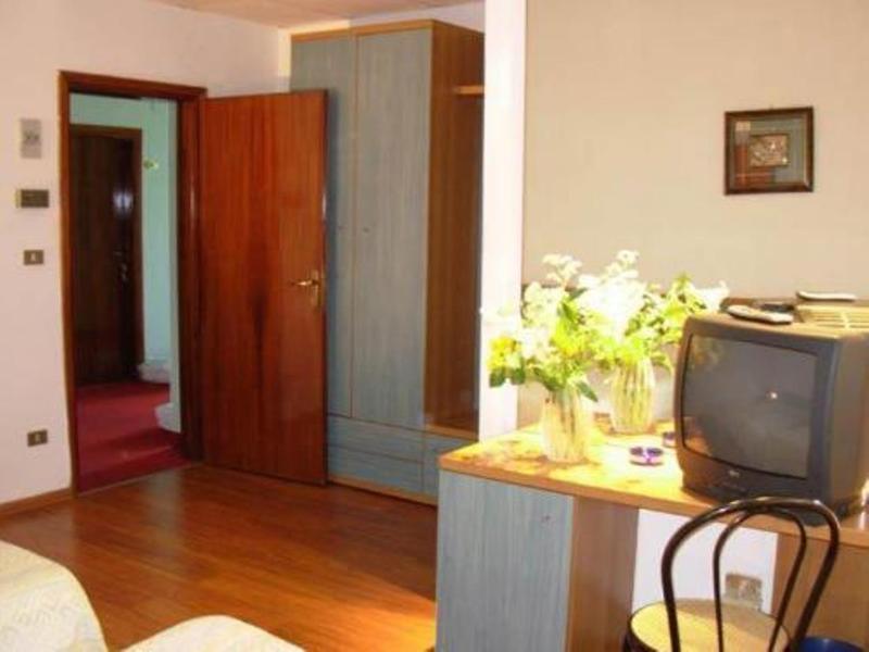 Hotel Vienna Lido di Jesolo Buitenkant foto