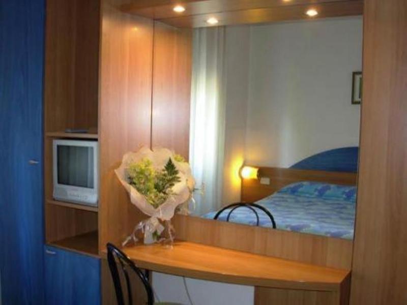 Hotel Vienna Lido di Jesolo Buitenkant foto