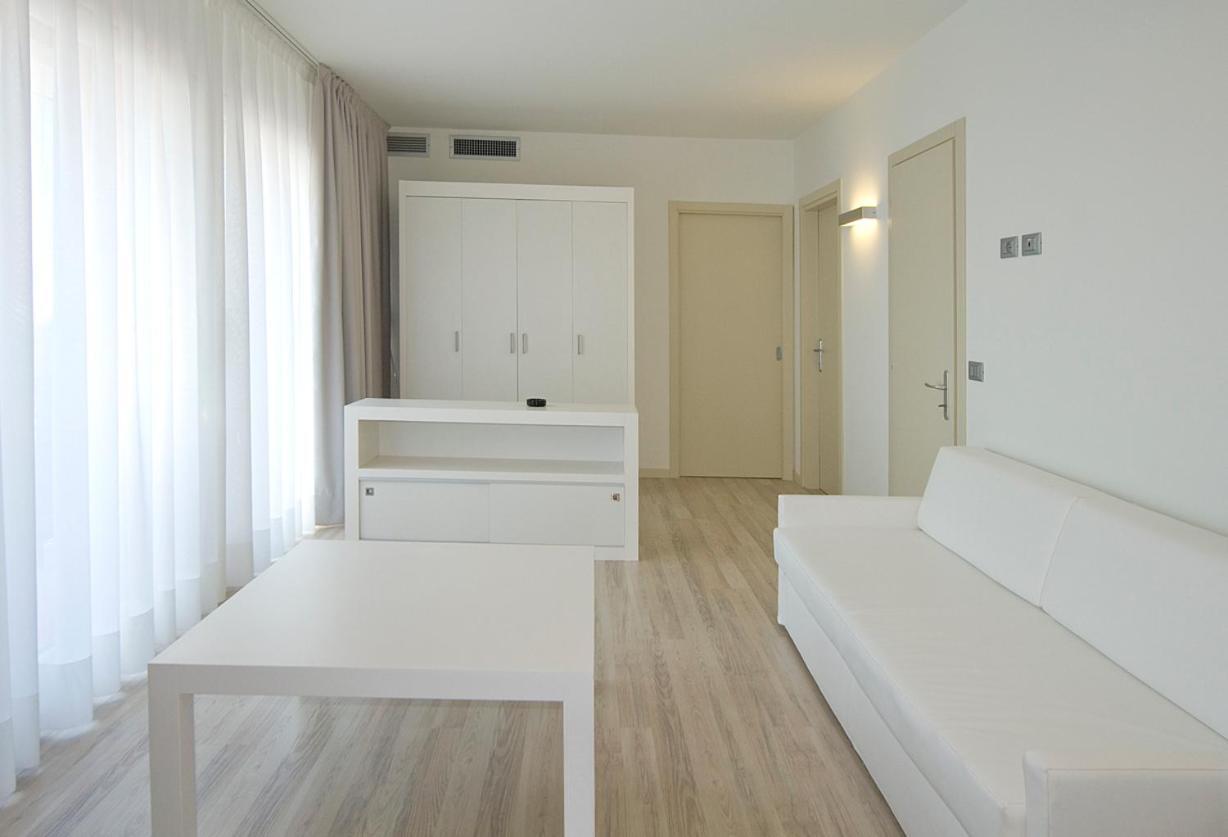 Hotel Vienna Lido di Jesolo Buitenkant foto