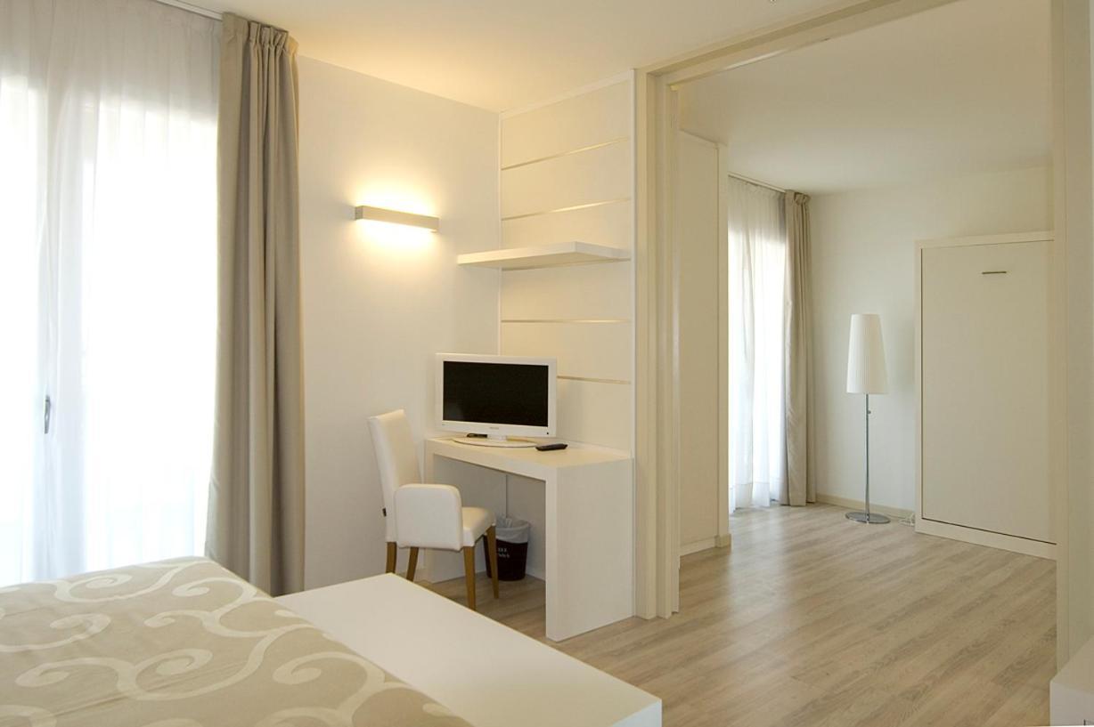 Hotel Vienna Lido di Jesolo Buitenkant foto