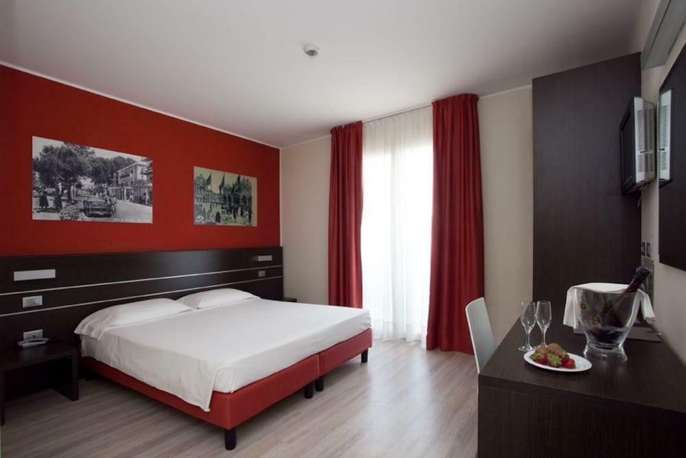 Hotel Vienna Lido di Jesolo Buitenkant foto